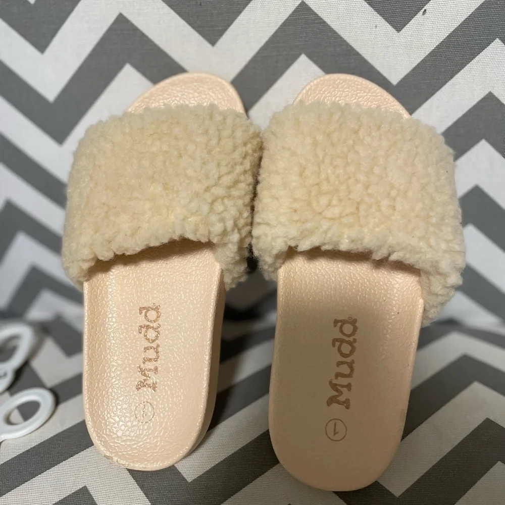 ***2/$15*** Girl’s  fur pool slides